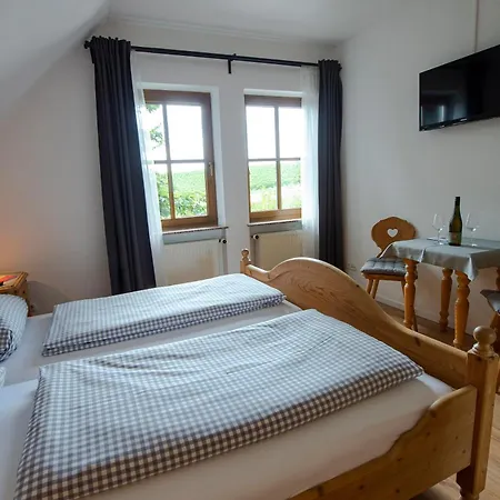 Konukevi Gaestehaus & Weingut Volker Schmitt