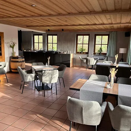 Gaestehaus & Weingut Volker Schmitt Konukevi