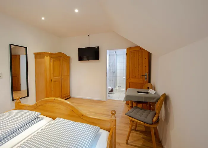 Gaestehaus & Weingut Volker Schmitt Konukevi